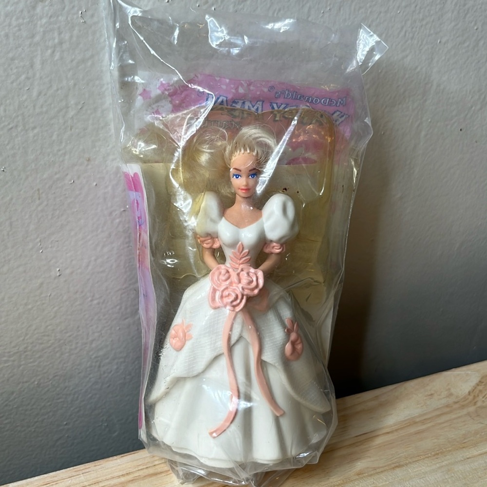 Barbie romantic bride Barbie happy meal toy McDonald's 1992